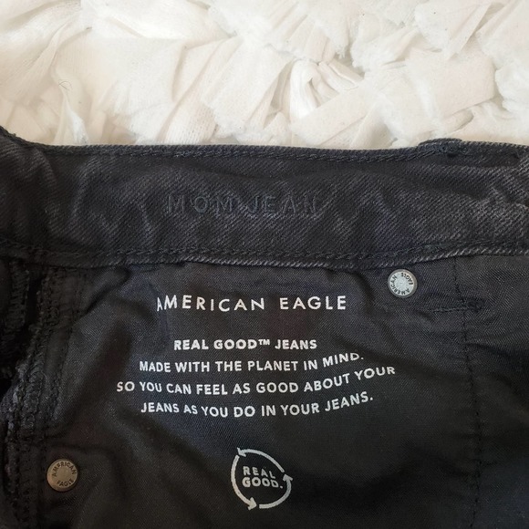 AMERICAN EAGLE | MOM JEAN BLACK WASHED DISTRESSED WHISKERING JEANS WOMEN SIZE 2 - Picture 11 of 17